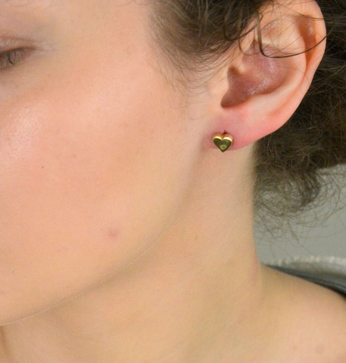 Złote kolczyki serduszka z  bocznymi cyrkoniami 585- KL 5639.jpg